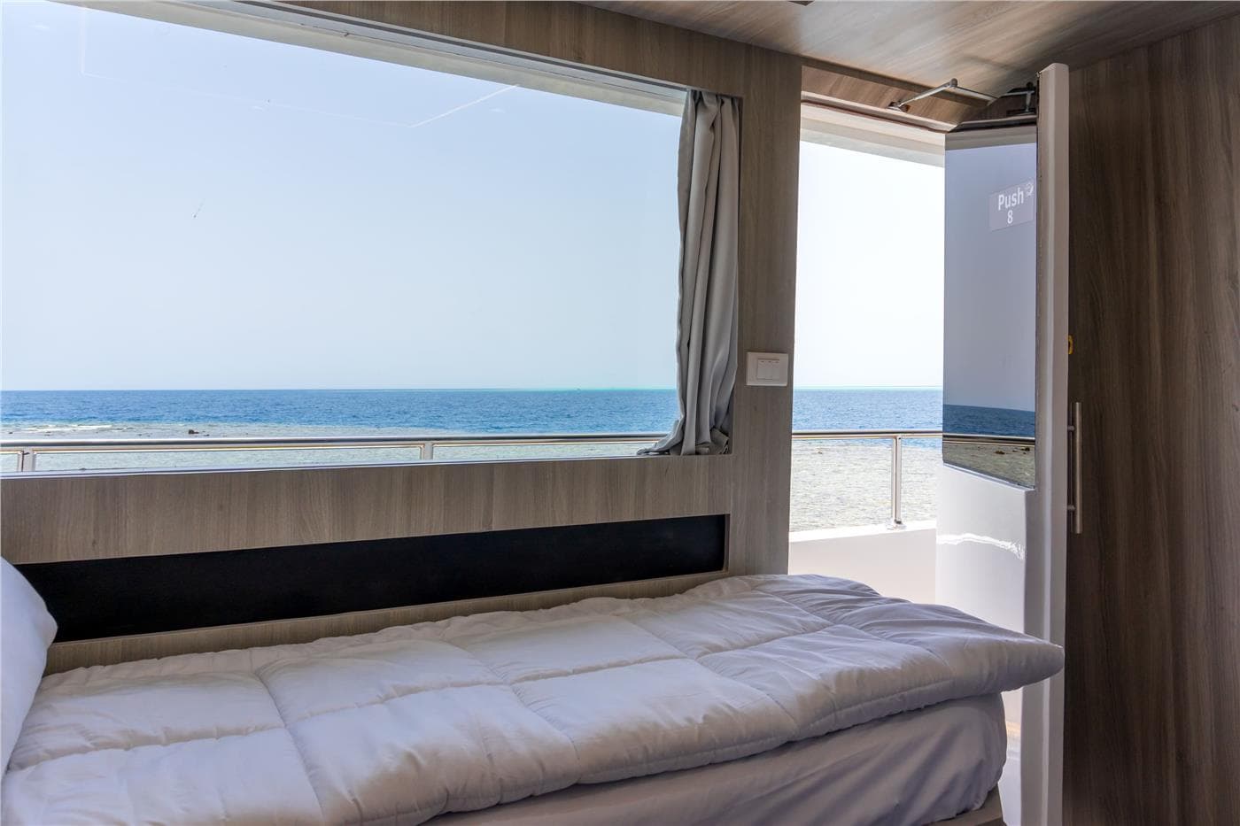 Upper Cabin Sea View